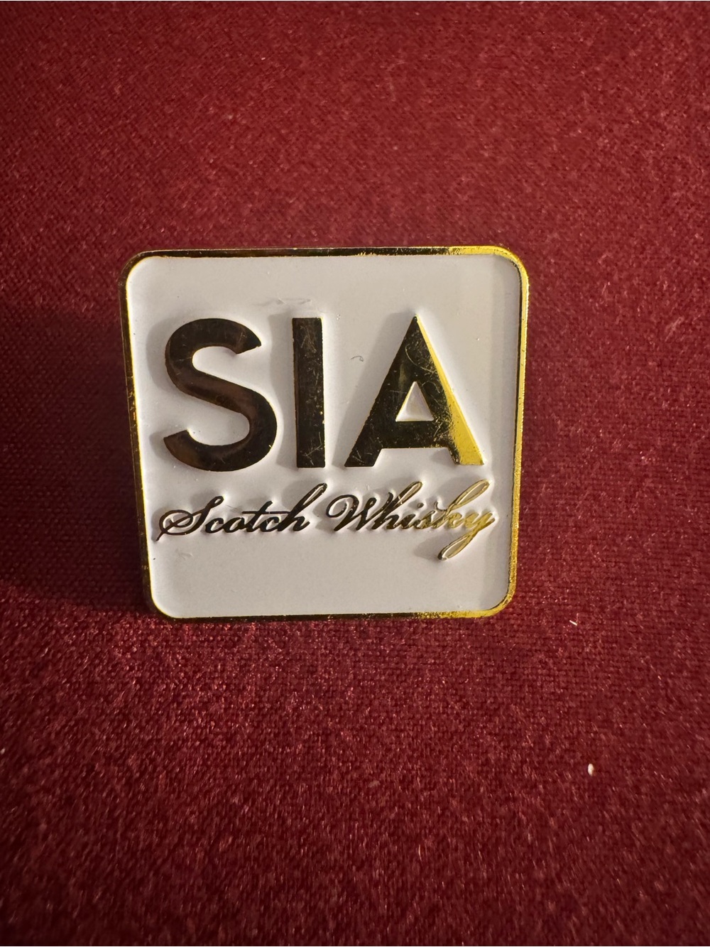 SIA Scotch Whiskey White & Gold Pin